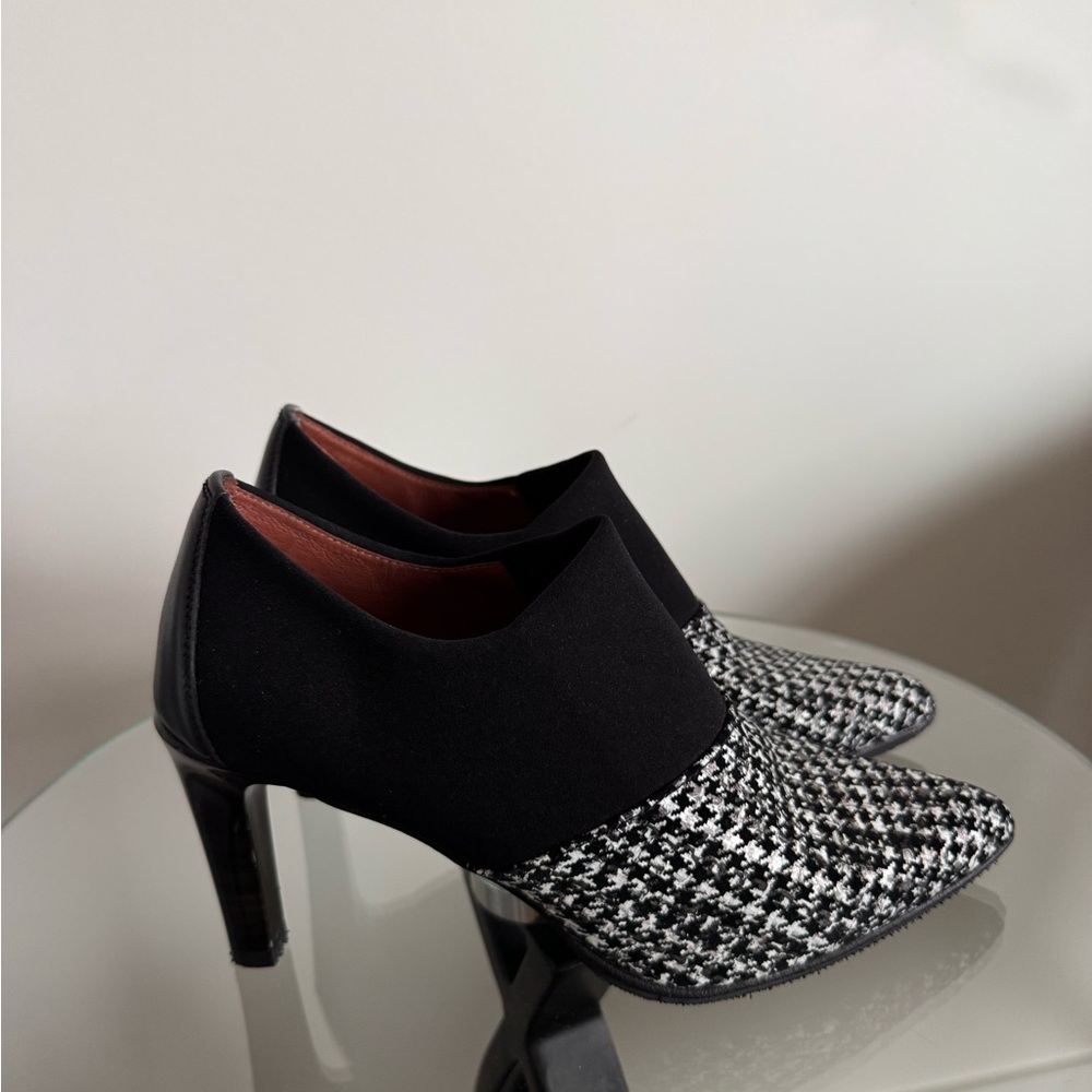 Chic Houndstooth Black Heels